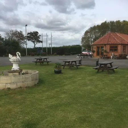 Swan House 4*