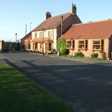 Swan House 4*